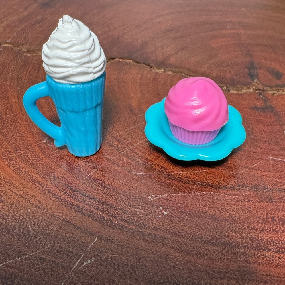 Barbie Chelsea Doll Gelato Cafe Ice Cream Shop Blue Cup Milkshake‎ & Cupcake